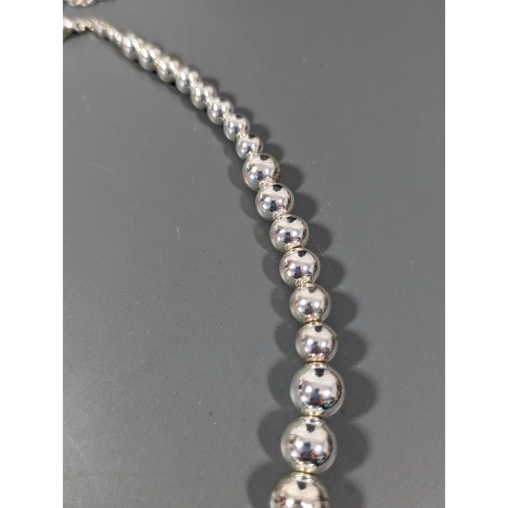 Silver Tone Textured Graduated Bead Necklace‎ Retro 19 in Elegant Lightweight